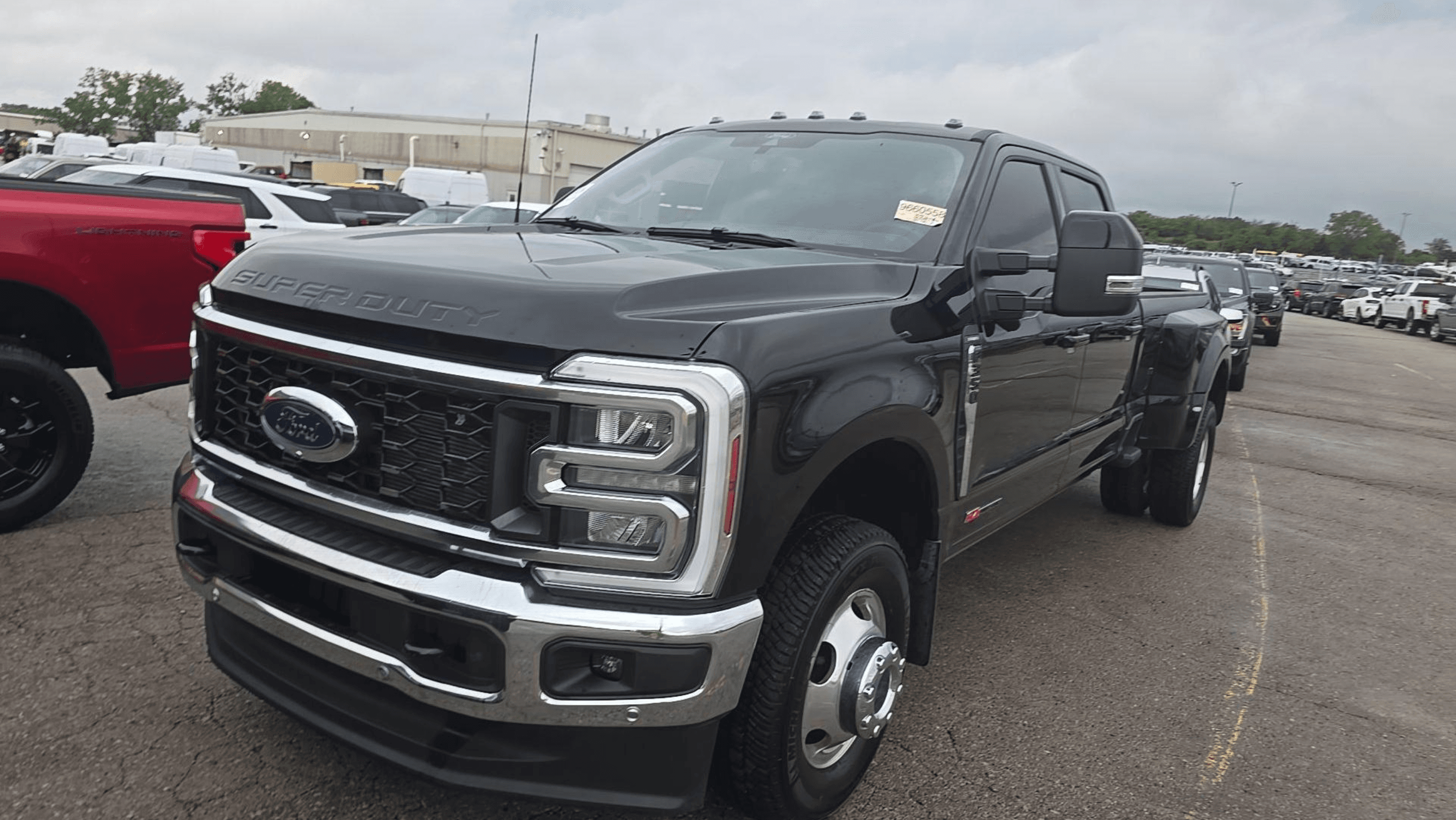 2025 Ford Super Duty F-350 Lariat Crew Cab Long Bed DRW — photograph 5